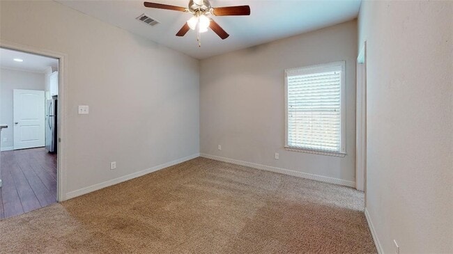 Building Photo - 302 Gilchrist Ave