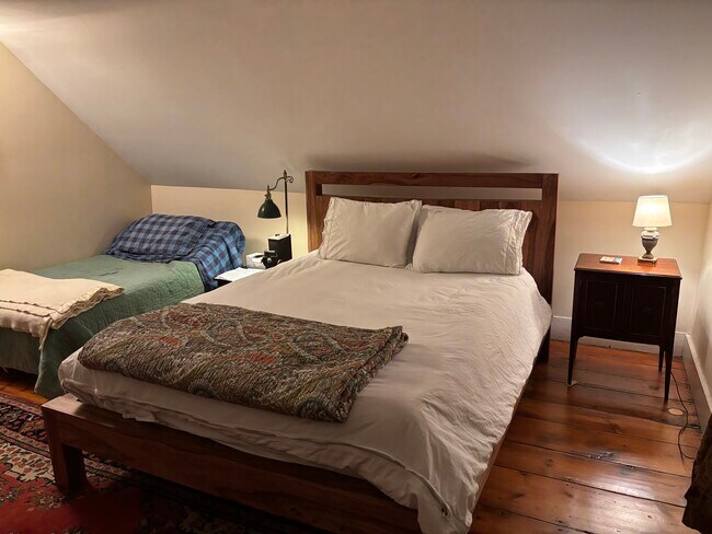 Building Photo - 272 Danforth St