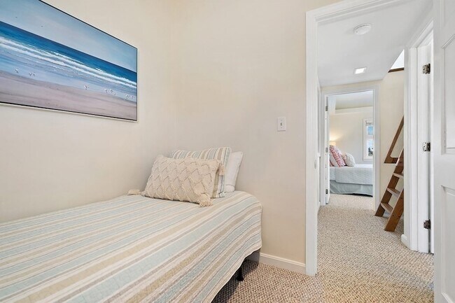 Building Photo - 4 28th St