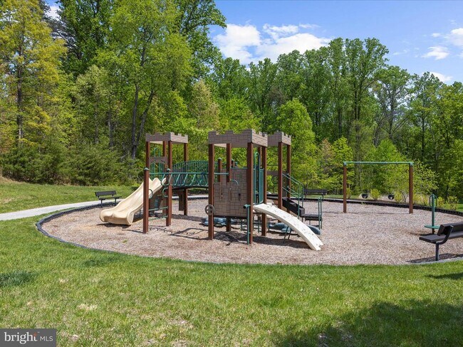 Building Photo - 8512 Pine Springs Dr