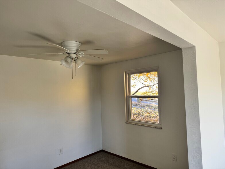 Building Photo - 351 N Balph Ave