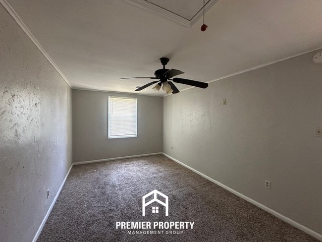 Building Photo - Move-In Ready 4 Bedroom Rental in 38134 - Hardwood Floors & Open Kitchen