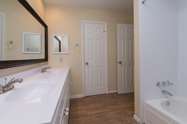 Building Photo - 5046 Spring Forest Dr