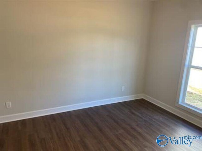 Building Photo - 2905 9th Ave SW