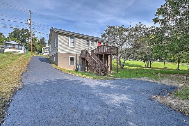 Building Photo - 501 S McKee St