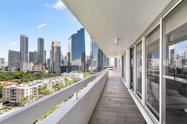 Building Photo - 1627 Brickell Ave