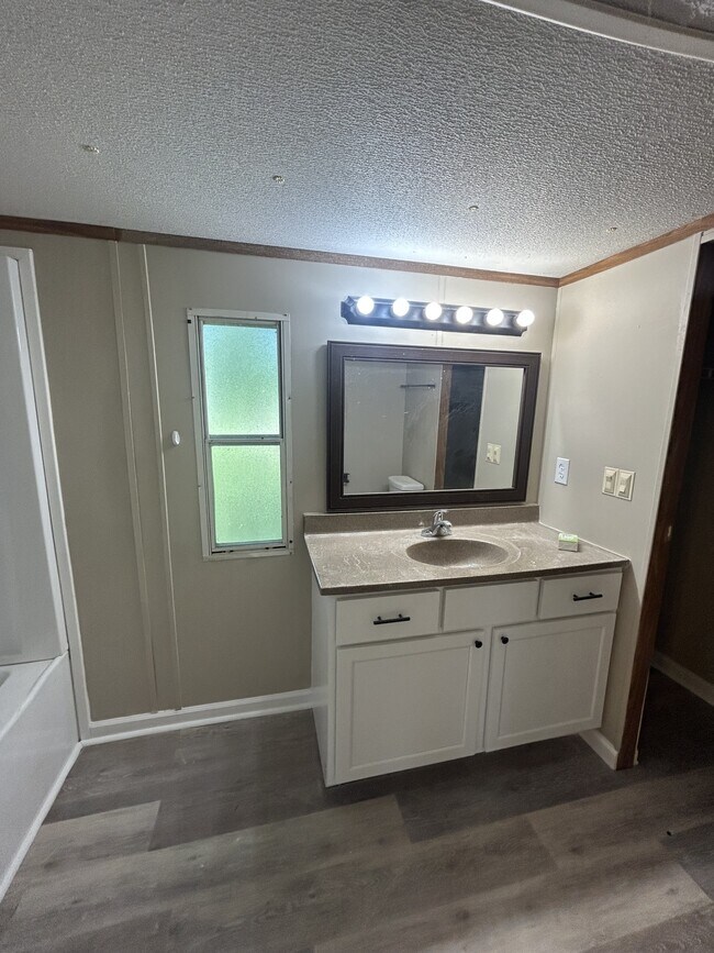 Building Photo - 302 Wilson Dr