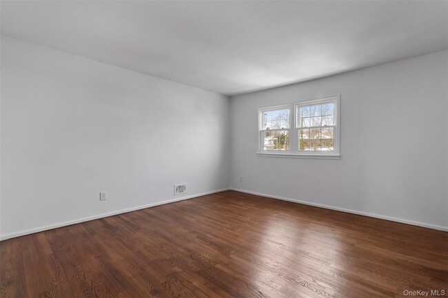 Building Photo - 28 Elissa Ln