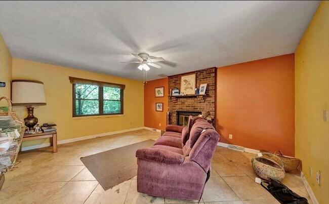 Building Photo - 809 Clifford Dr
