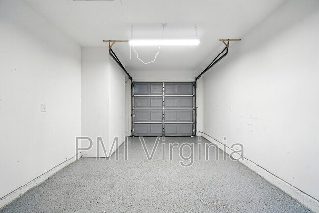 Building Photo - 5081 Holly Farms Dr