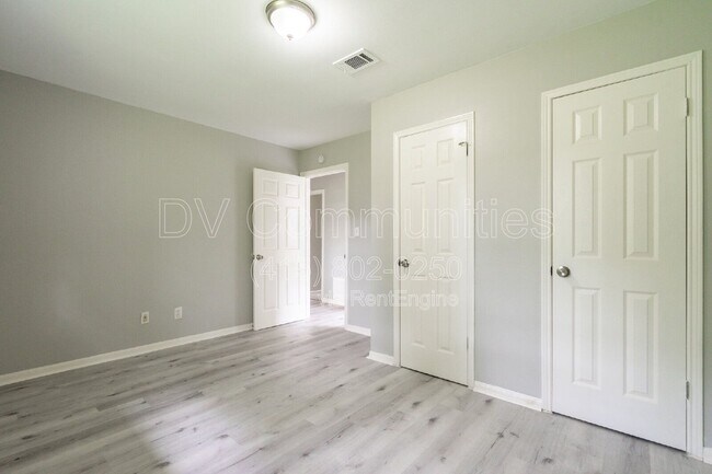 Building Photo - 9196 White Oak Dr