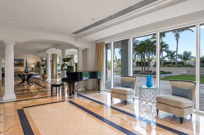 Building Photo - 7117 Pelican Bay Blvd