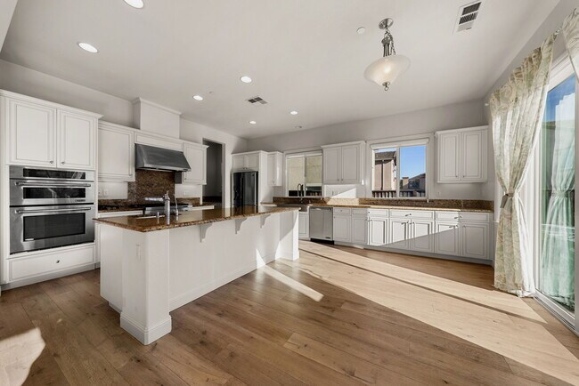 Building Photo - 7585 Mindy Mae Ln