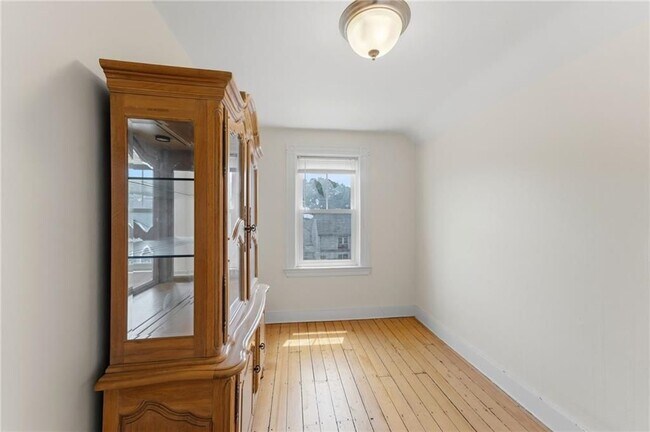 Building Photo - 132 S Angell St