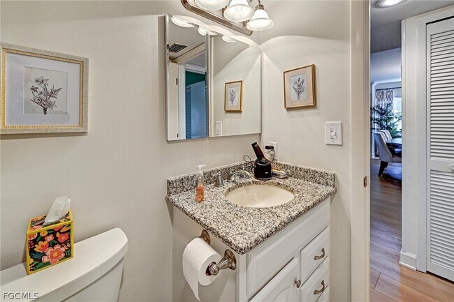 Building Photo - 4821 S Landings Dr