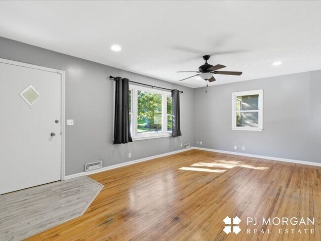 Building Photo - Adorable Westside Home Just Steps from Rockbrook Village!