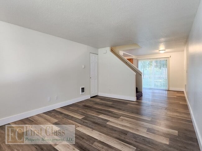 Building Photo - 3022 SE 38th Ct
