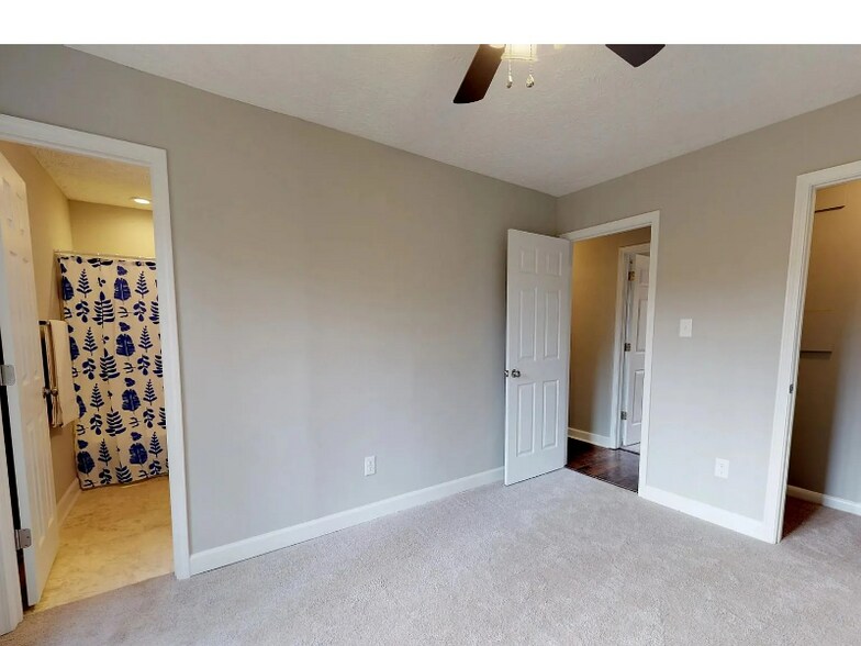 Building Photo - 1515 Doncaster Dr