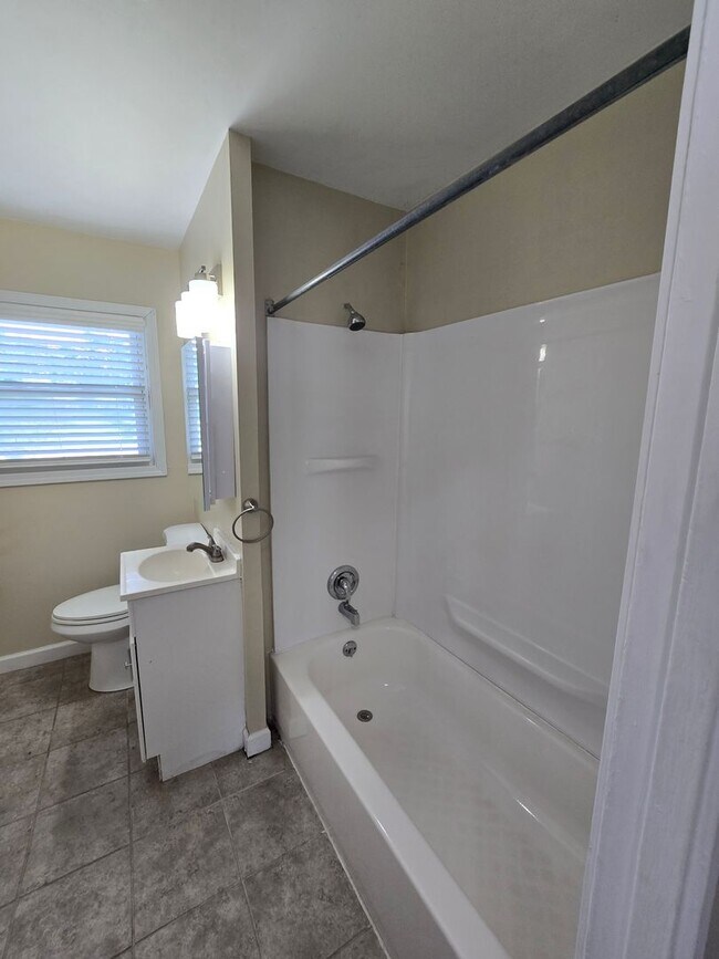 Building Photo - YOU CAN STOP YOUR SEARCH! Jeffersontown / Jtown Rental with 3 Bedrooms, 1 Full Baths, Ranch, 1 Ca...