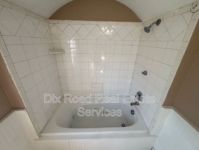 Building Photo - 3600 Grand Ave