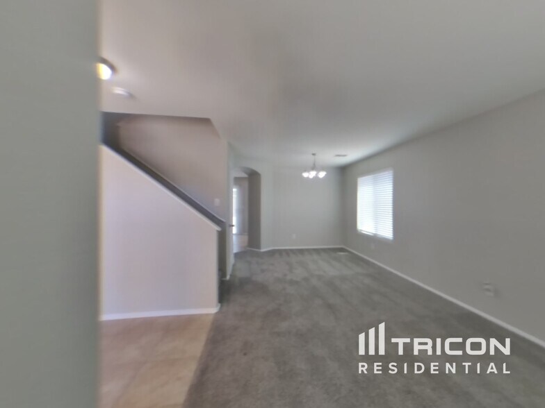 Building Photo - 930 W Mesquite Tree Ln