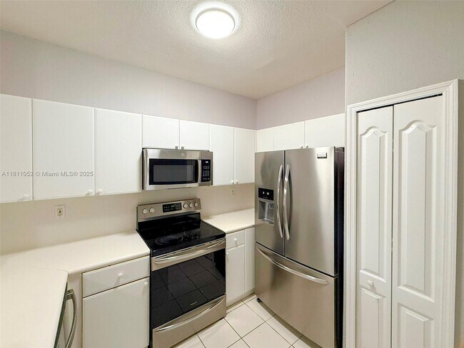 Building Photo - 1677 SE 27th Ct