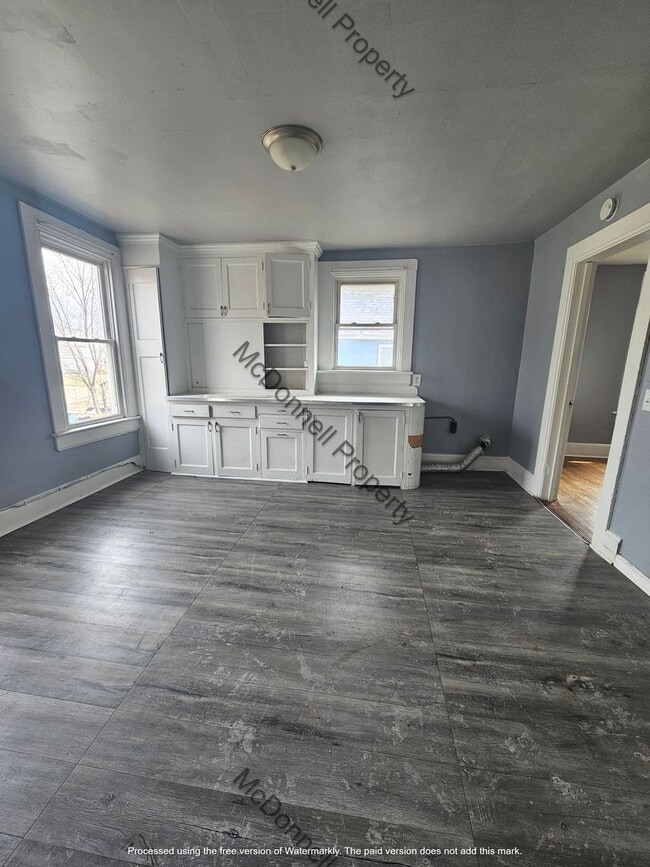 Building Photo - There is a $25 fee per application and eve...