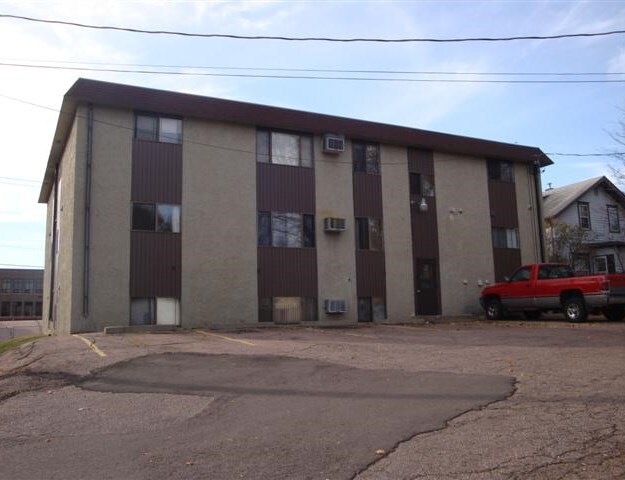 Building Photo - The Crossings