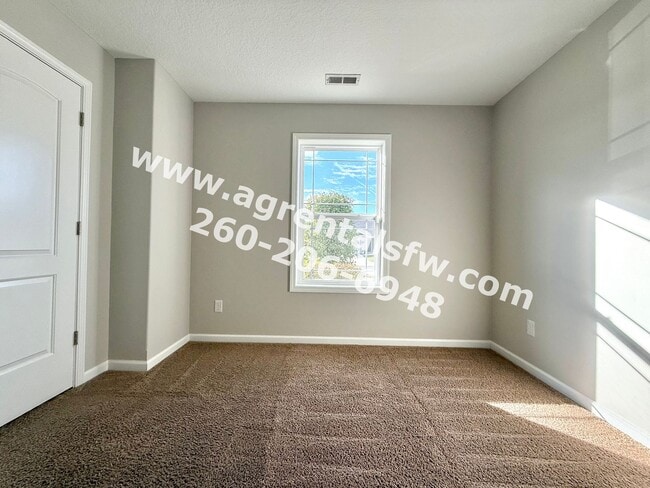 Building Photo - 3 Bedroom House