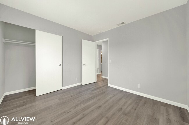 Building Photo - Newly Remodeled 4-Bedroom Gem with Spaciou...