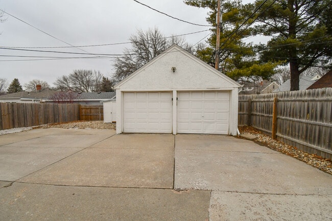 Building Photo - 2012 W 22nd St