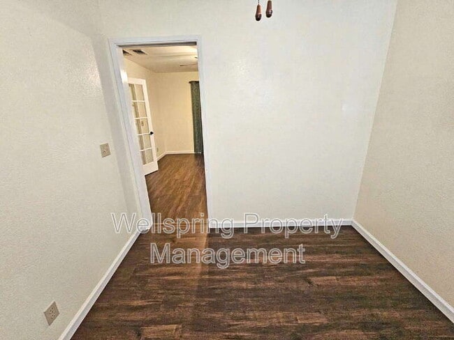 Building Photo - 413 Mt Rainier Pl