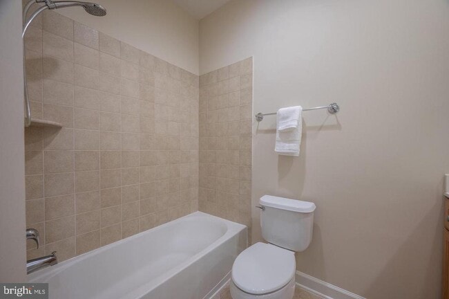 Building Photo - 420 Cook St