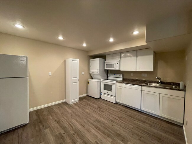 Building Photo - 279 Springridge Dr
