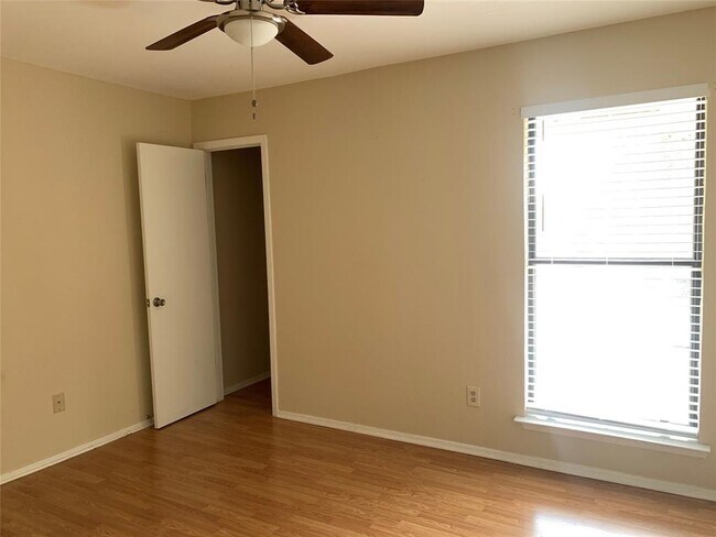 Building Photo - 10616 Mellow Meadow Dr