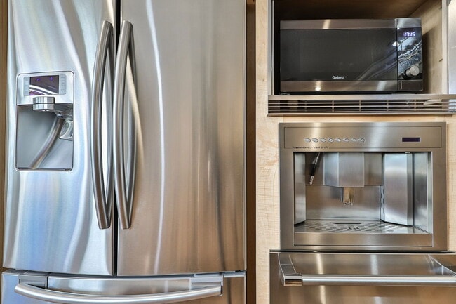 Building Photo - 1593 Pinellas Bayway S