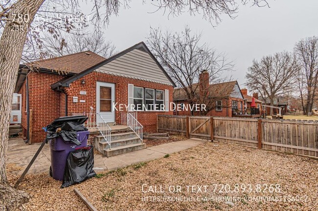 Building Photo - Renovated 2 Bed 2 Bath Duplex with Finishe...