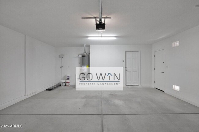 Building Photo - 4 Bed/ 2.5 bath - Beautiful Single Family ...