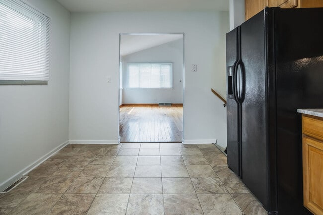 Building Photo - 4320 Bayview Dr