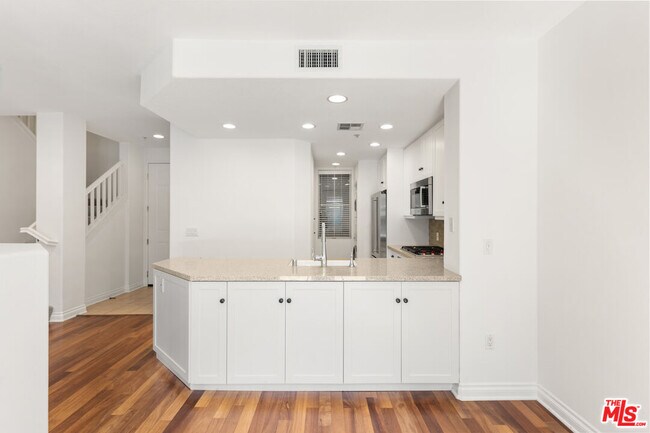 Building Photo - 13075 Pacific Promenade