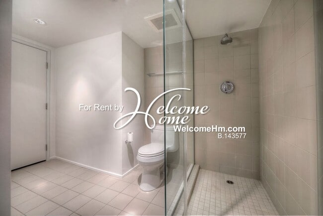 Building Photo - Downtown High-rise Montage AMAZING UPGRADES