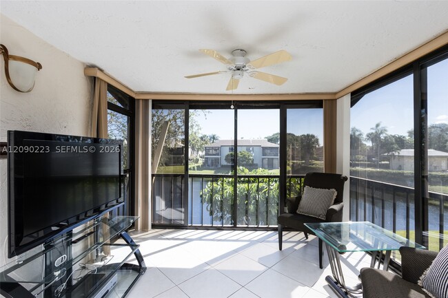 Building Photo - 8566 Casa Del Lago