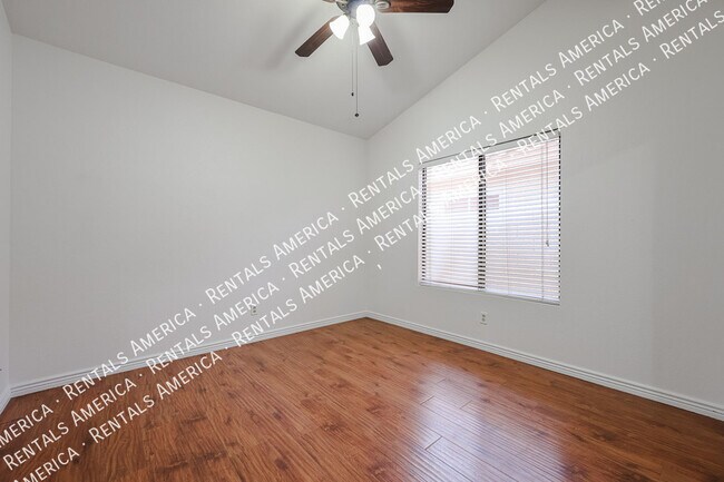 Building Photo - 532 E Stonebridge Dr