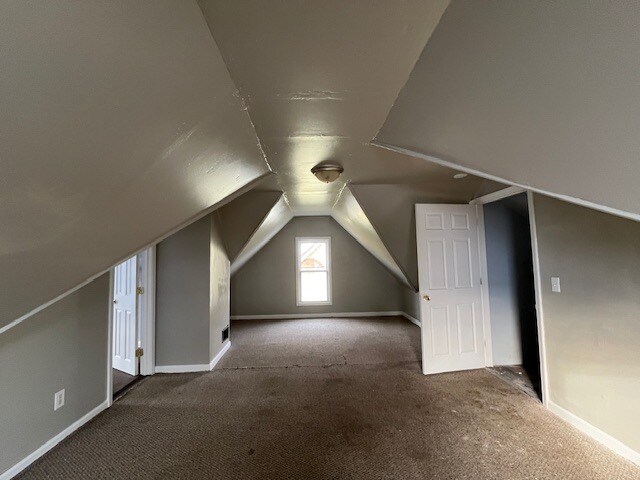 Building Photo - 418 Studebaker St