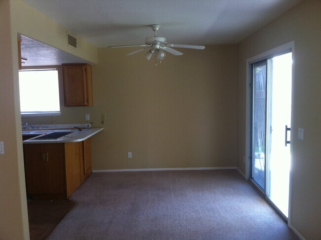 Building Photo - BEAUTIFUL 1,261 SQ FT, 2 STORY, 3BD, 2.5 BTH, 2 CAR GARAGE, LOCATED NEAR PARK, SHOPPING AND SCHOOLS.