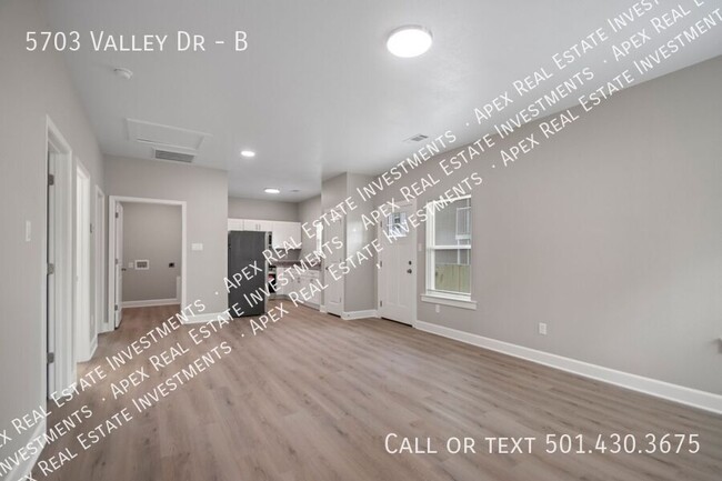Building Photo - 5703 Valley Dr