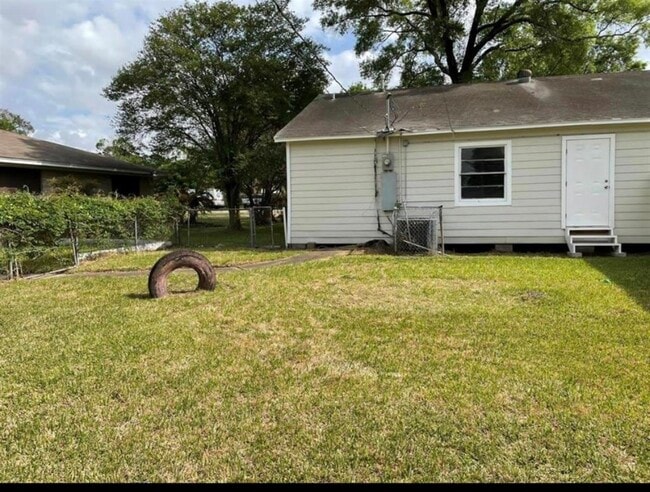 Primary Photo - 13429 Bandera St