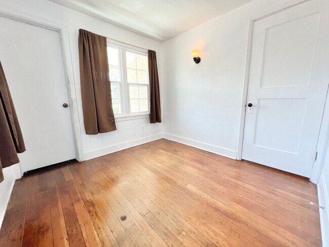 Building Photo - 45 65th Pl
