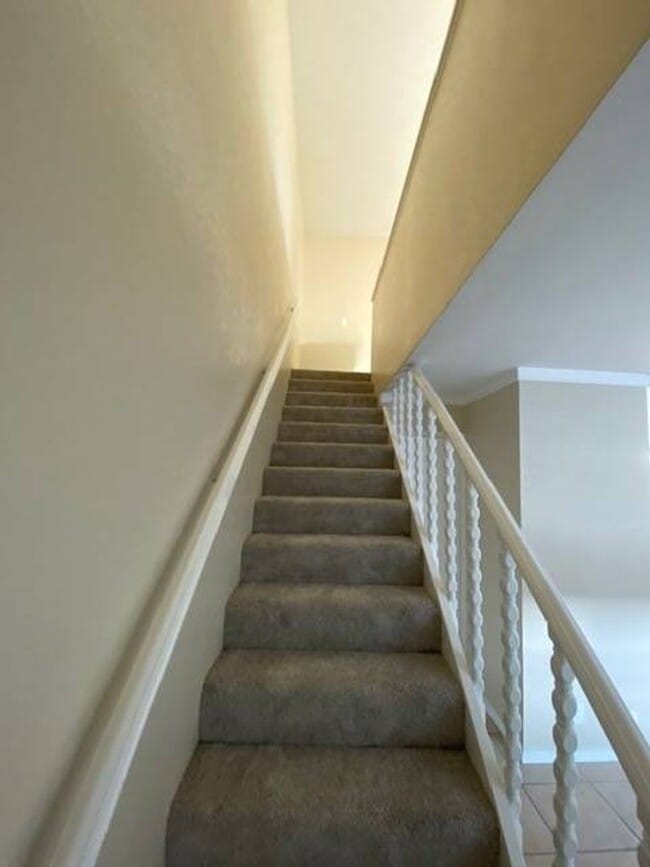 Building Photo - Spacious Townhome in Quiet Community w/ Pool
