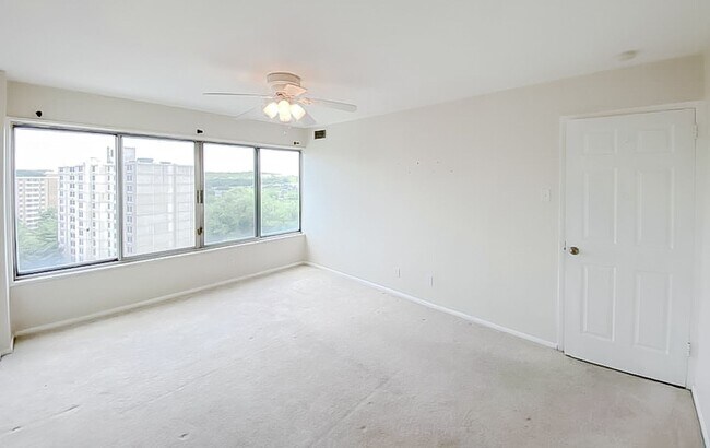 Building Photo - Beautiful 1 Bed 1 Bath Condo In Pavilion On The Park High-Rise Building In Alexandria City